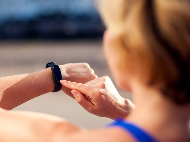 kobieta smart band bieganie